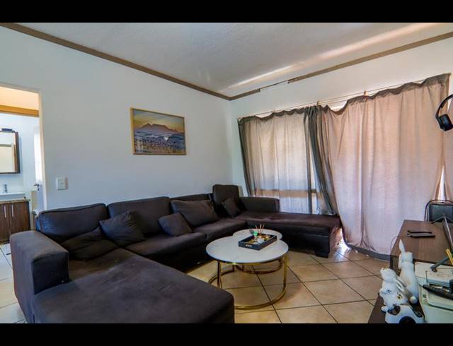 2 BEDROOM APARTMENT FOR SALE IN LONEHILL